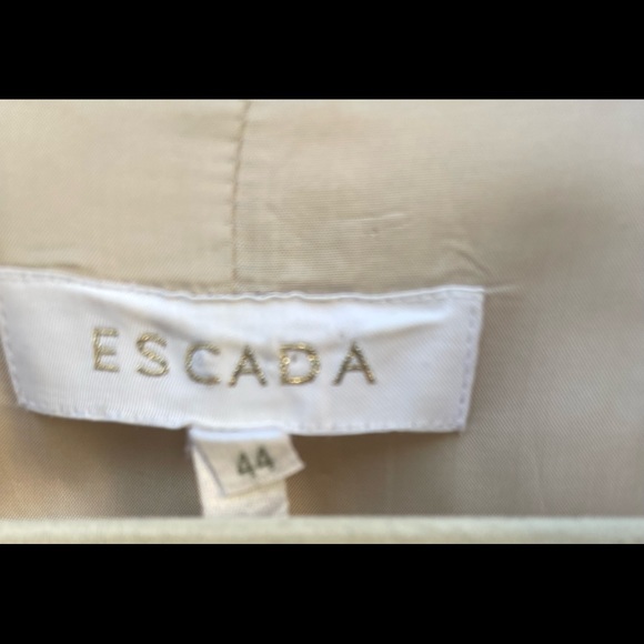 ESCADA blazer! Sits at hip-Worn with love, I’m sorry I haven’t ironed, read why - Picture 4 of 16